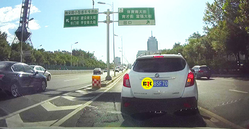 行车记录仪逆光拍摄